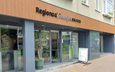 Buitenaanzicht van het Regionaal Energiecentrum in Zeist