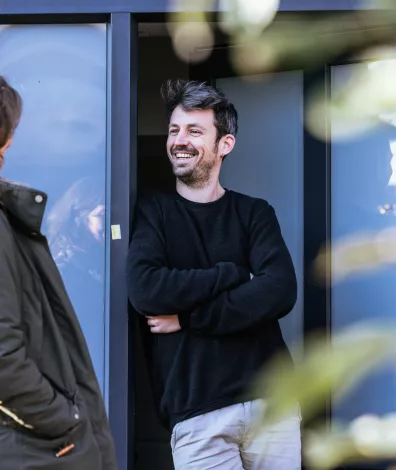 ontmoeting aan voordeur