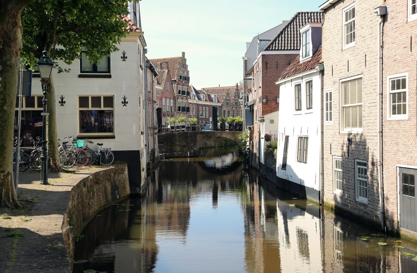 Zicht op het centrum van Oudewater - aan de gracht