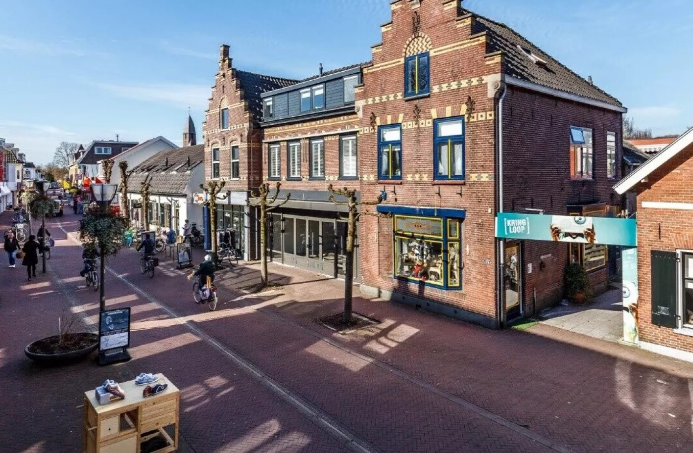 Zicht op de winkelstraat in gemeente Utrechtse Heuvelrug