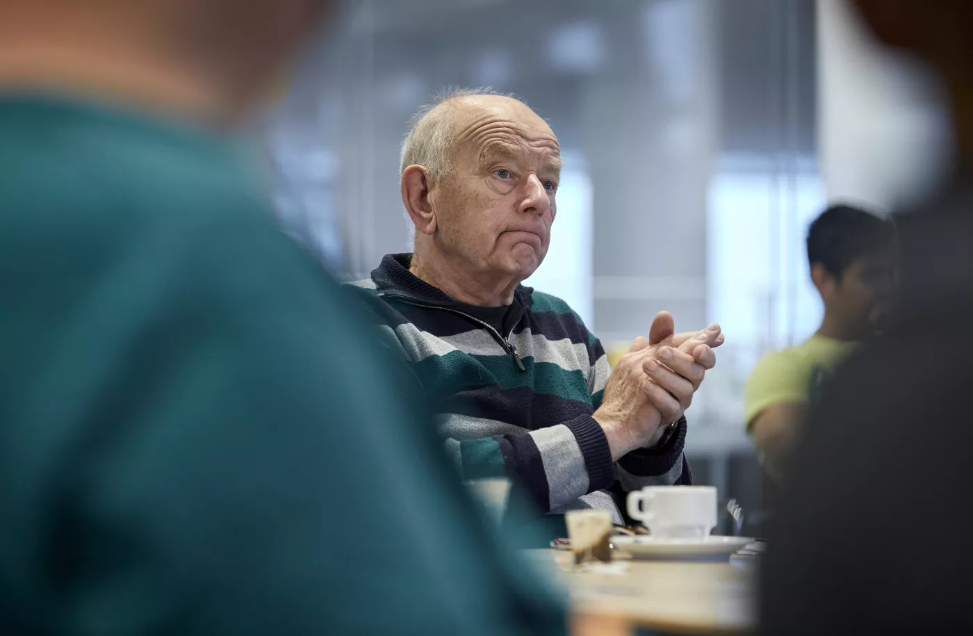 Cursus VvE's met Energie man close-up aan tafel