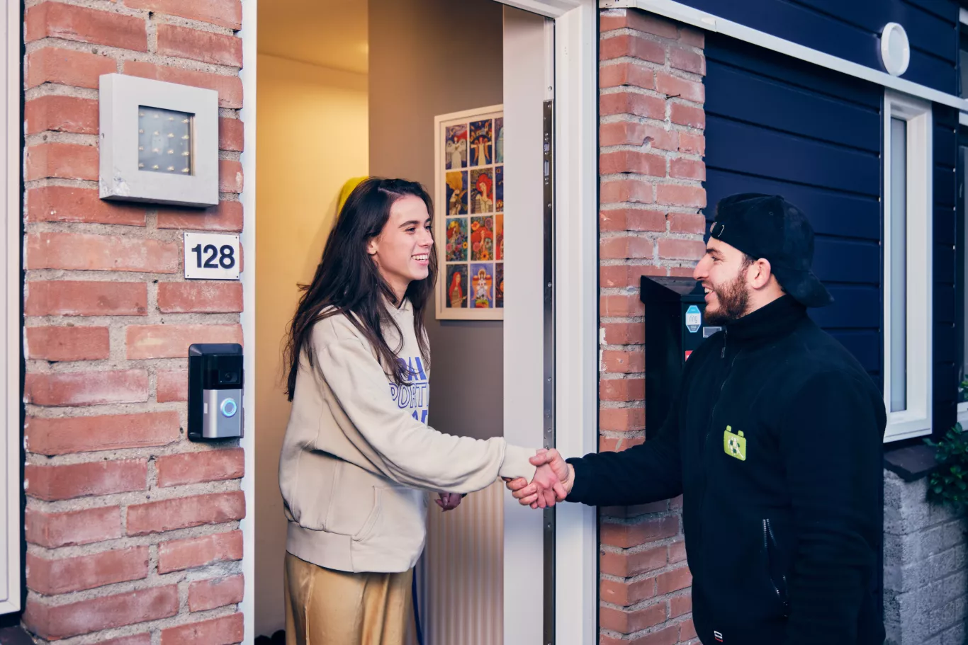 Twee personen aan de deur