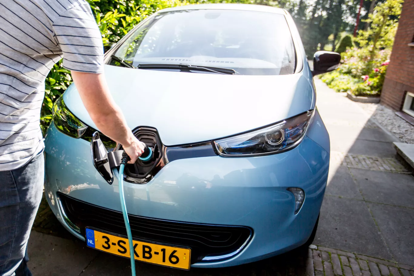 elektrische auto opladen