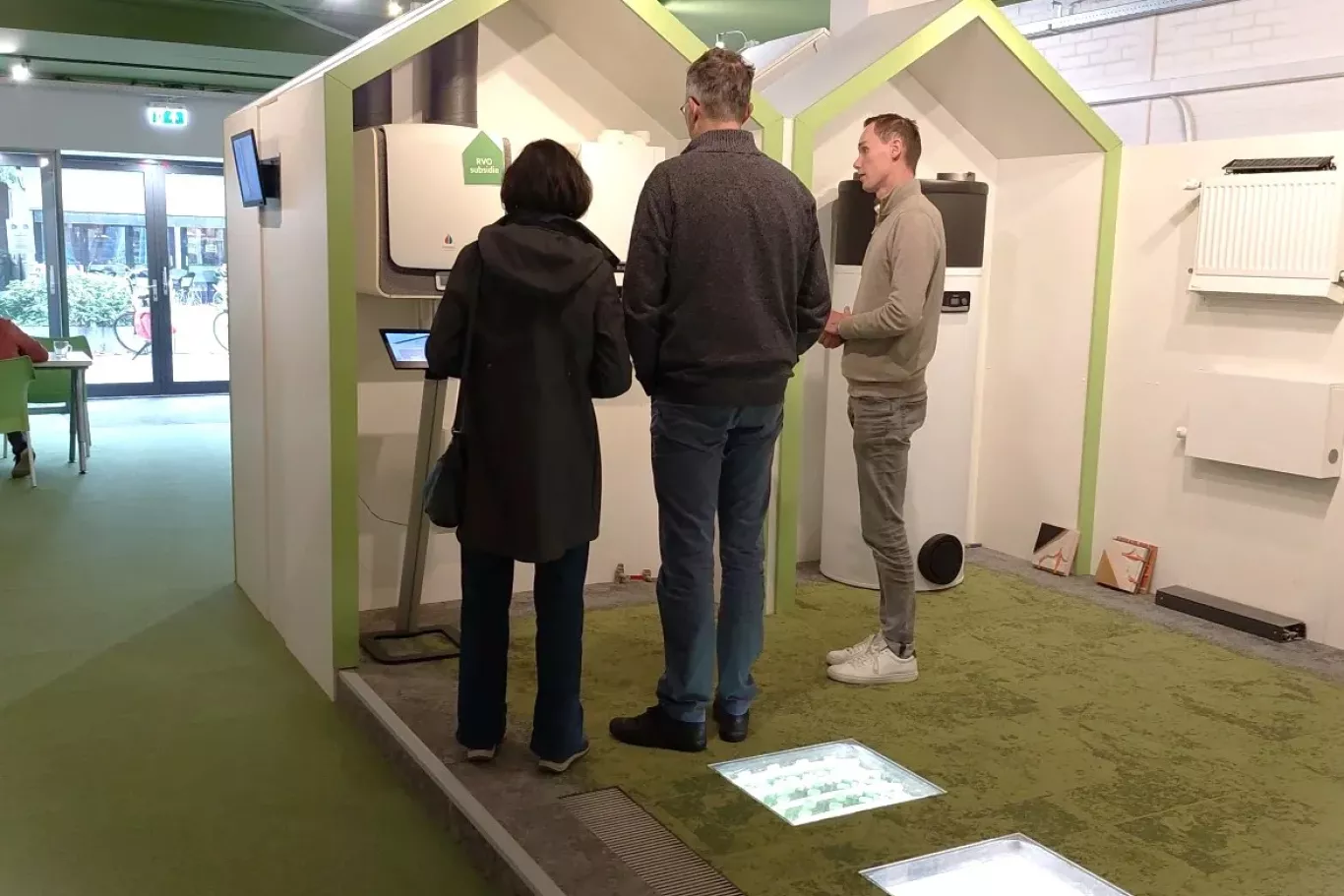 grijs naar groen showroom