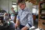 Hans en Annelies in hun keuken